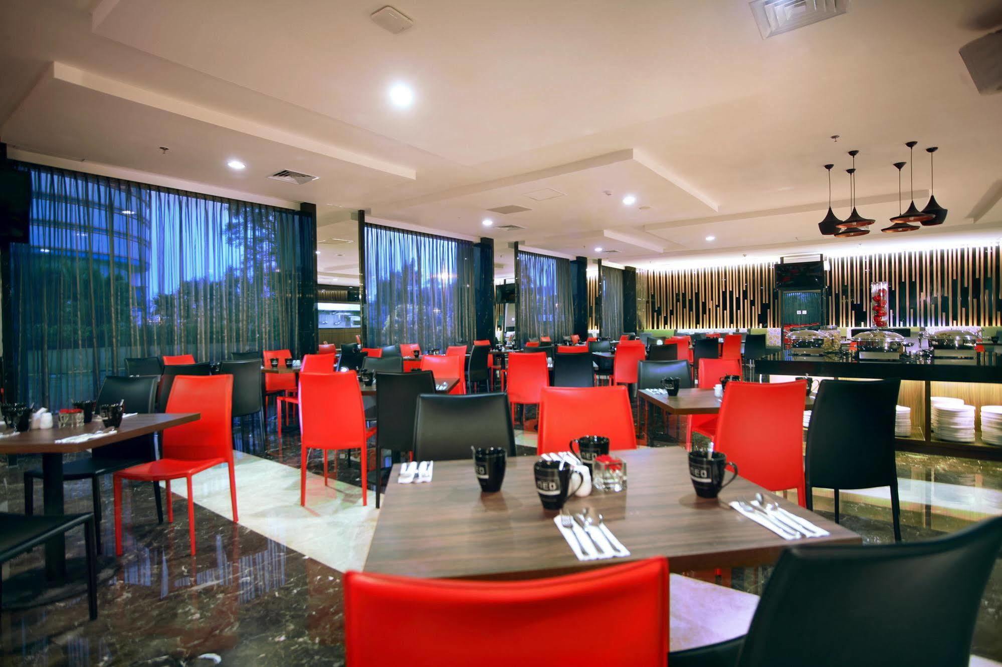 Neo Hotel Mangga Dua By Aston Jakarta Exterior foto