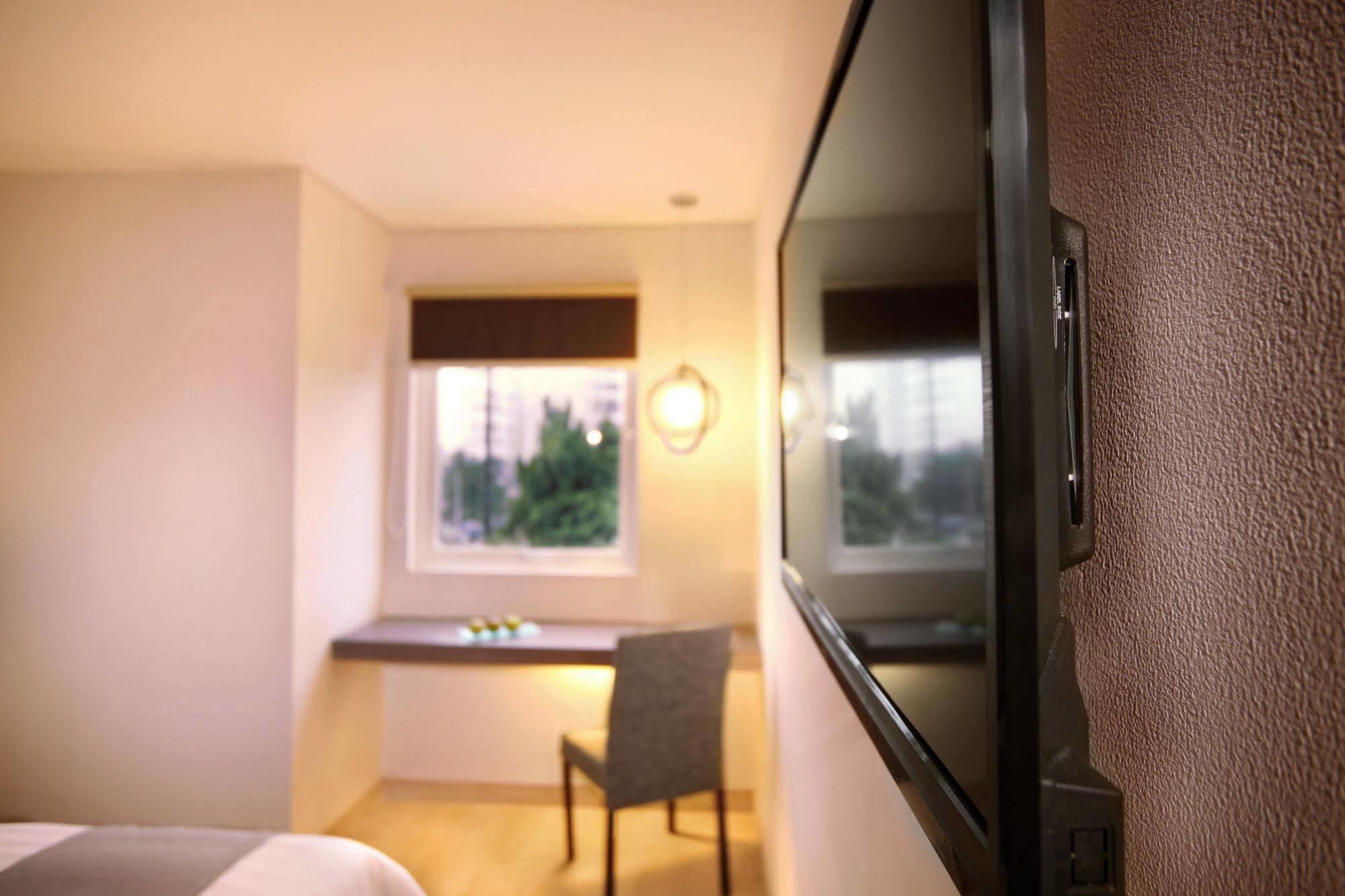Neo Hotel Mangga Dua By Aston Jakarta Exterior foto